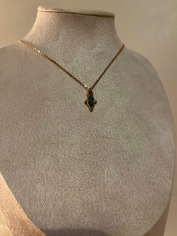COL 136 (3) Collier "Aiyana"