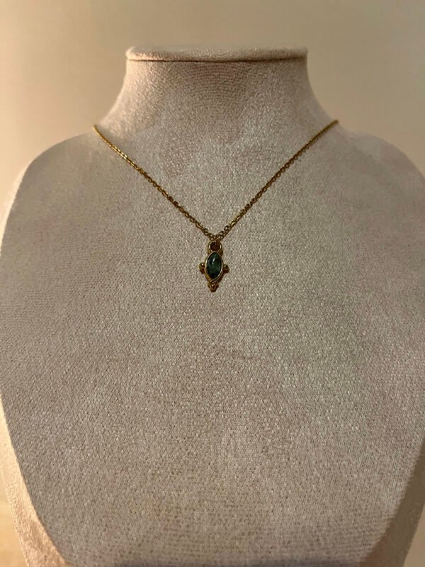 COL 136 (4) Collier "Aiyana"